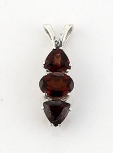 GARNET 3 STONE PENDANT 