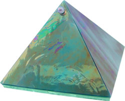 GLASS EMERALD PYRAMID Plain