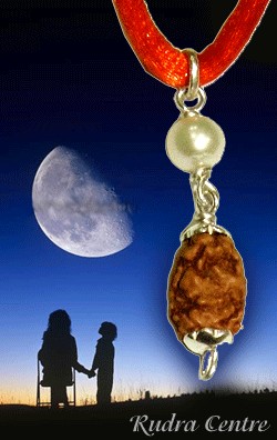 Moon Rudraksha pendant